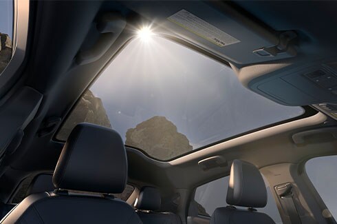 Panoramic Fixed Glass: el Techo Panorámico en Camioneta SUV Eléctrica Ford Mustang MachE 2025 